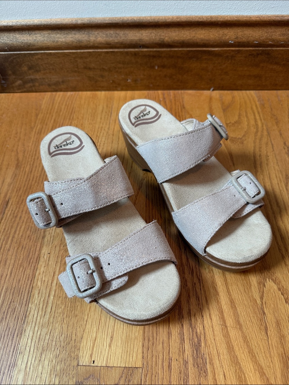 Dansko Sophie Champagne Glitter Leather Sandals EU 37